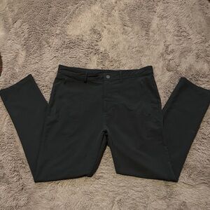 Fabletics FL2 Black Charcoal Gray Men’s Pants 2 front & 1 back zipper pockets